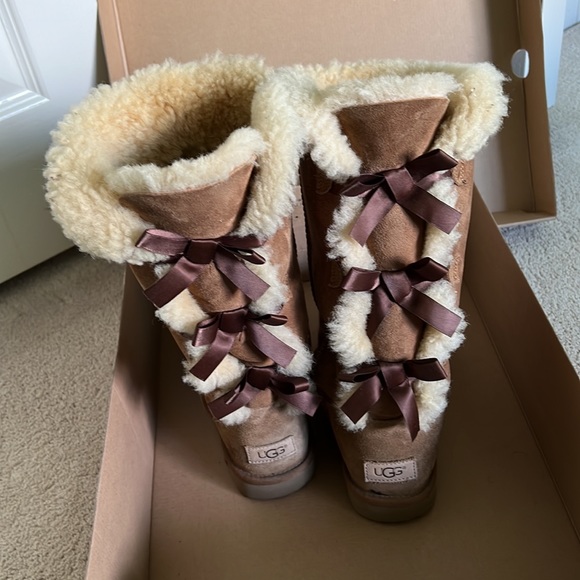 Embroidered Ugg Bailey Bow Tall - Picture 3 of 11